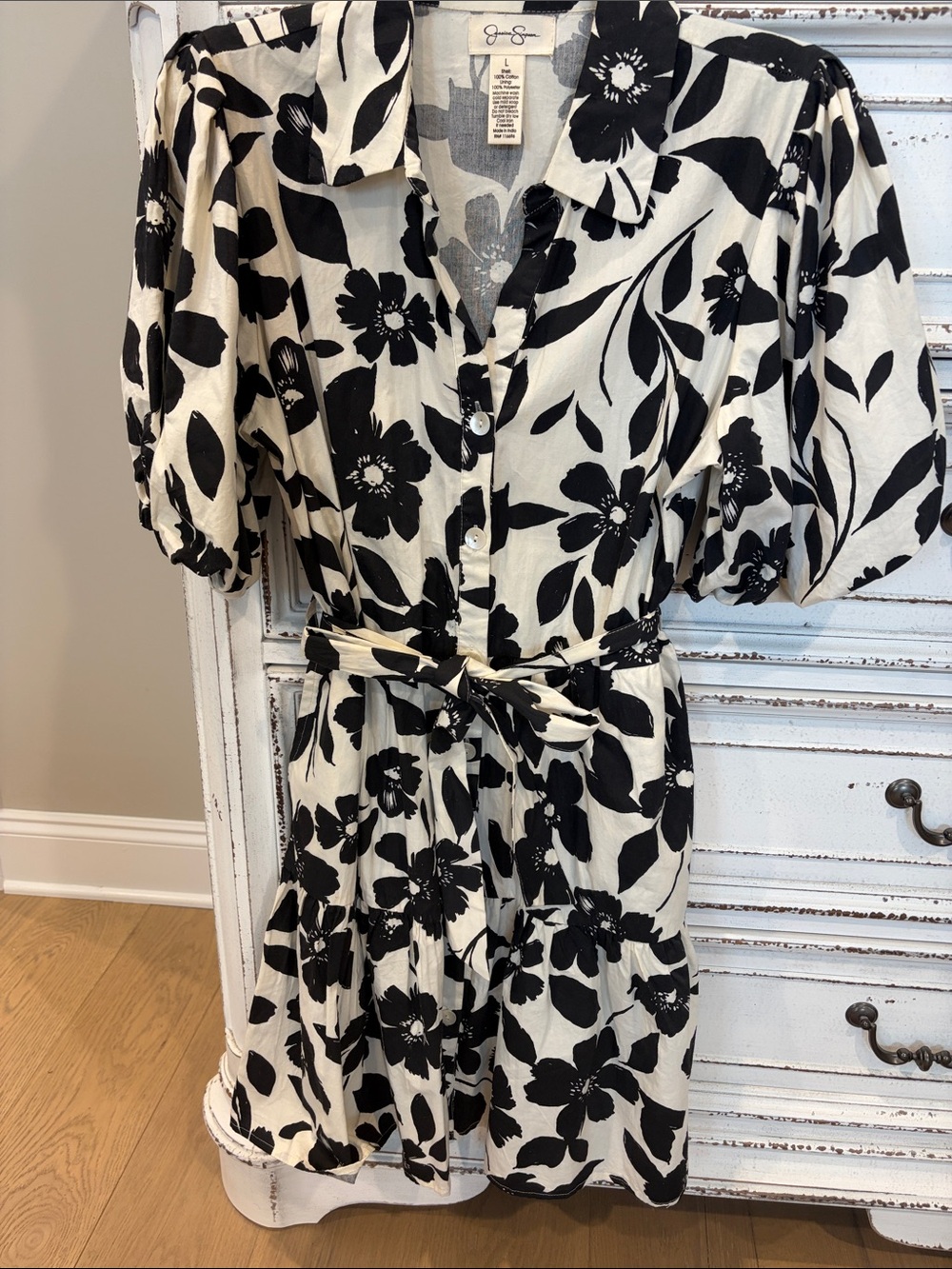 Jessica Simpson Black and  cream  Floral Mini Dress with Tie Belt